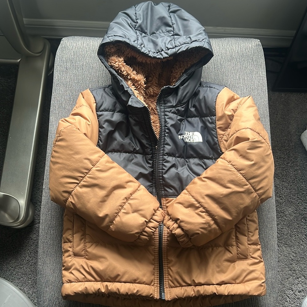 Northface Toddler Boys’ Mount Chilombo reversible coat Caramel/Black size 4t